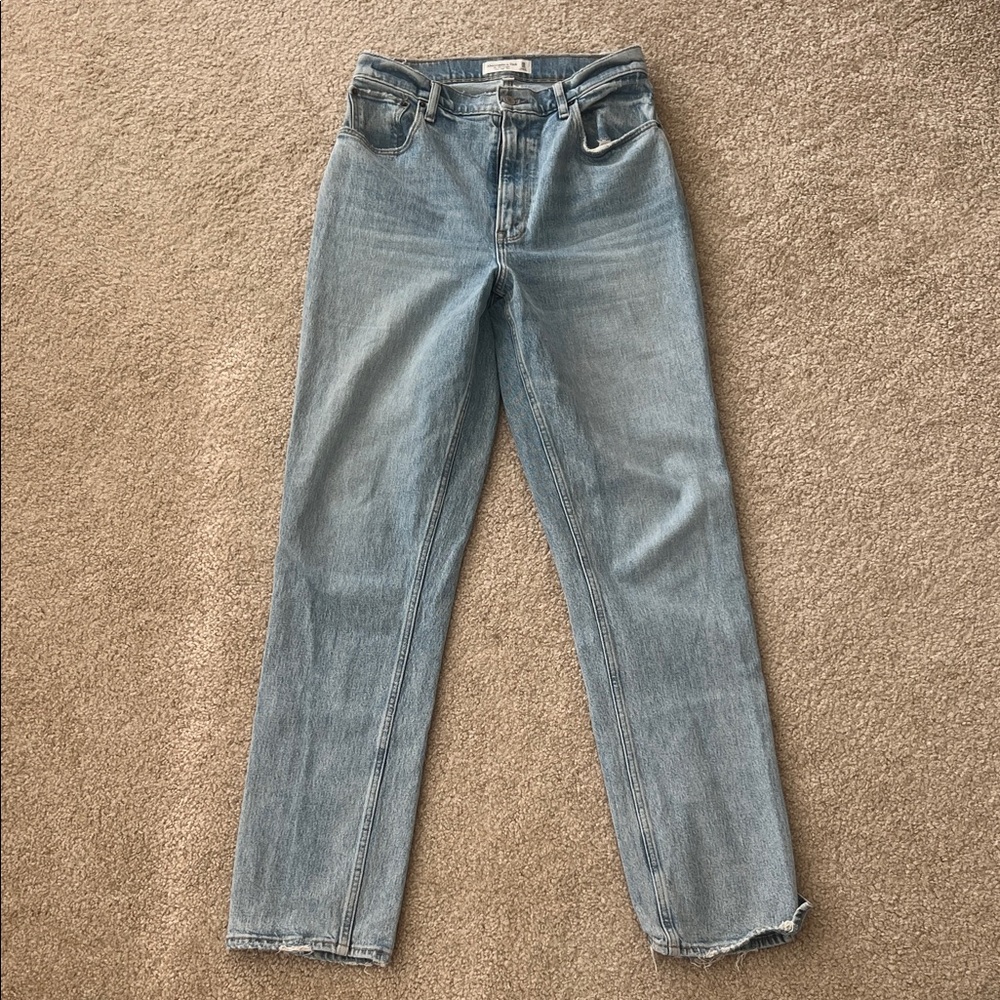 A&F Curve Love Light Blue Straight-Leg Jeans with Split Hem Detail